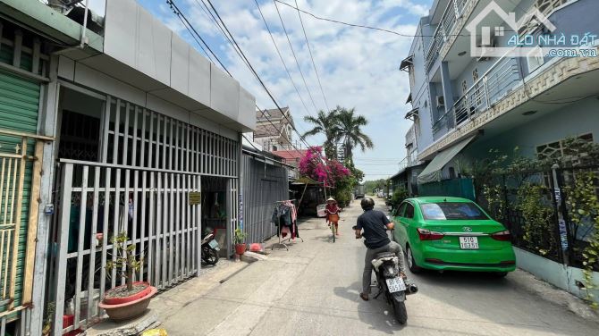 BÁN NHÀ GẦN CHỢ CẦU XÁNG, BÌNH CHÁNH – HẺM Ô TÔ – SỔ HỒNG RIÊNG – GIÁ 2TỶ750 - 1