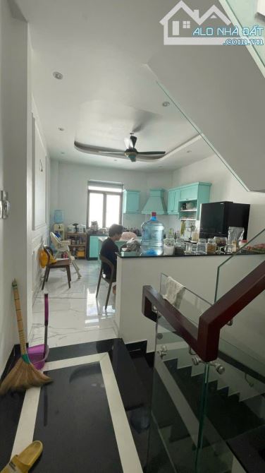 CHO THUÊ NHÀ MẶT TIỀN PHAN VĂN TRỊ, P5 (ĐỐI DIỆN ST EMART) 5 LẦU 9PN - 1