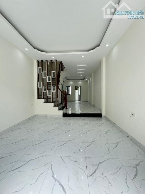 Rất tiềm năng -vị trí ngay Vành Đai 4 chợ dân cư sầm uất - S: 67m2 - 4 tầng - VF3 Vào nhà - 1