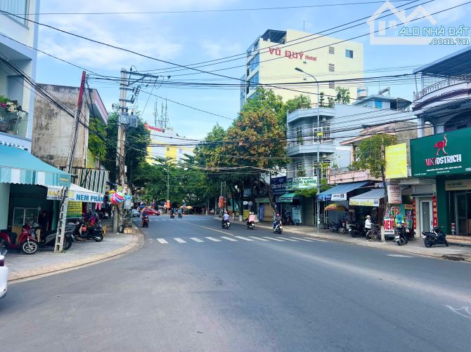 Bán lô đất đường rộng 20m cách biển 800m giá 177 triệu /1m2 tại phường Phước long - 1