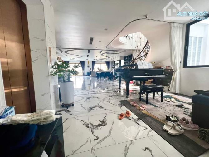 Hoàng Quốc Việt - 240m2 - 10 tầng - cho thuê 4.5 tỷ/năm - 9x tỷ - 1