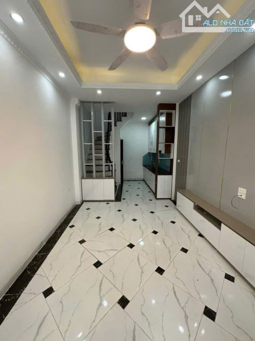 SIÊU HIẾM! NHÀ MỚI 5 TẦNG TẠI ĐẠI CÁT - LIÊN MẠC - 35M2,MT 3,4M - GIÁ 5,8 TỶ - Ô TÔ ĐỖ CỬA - 1