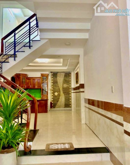 Nhỉnh 6 tỷ, 43m2, Phố Trần Khát Chân, gần ô tô, mới - 1
