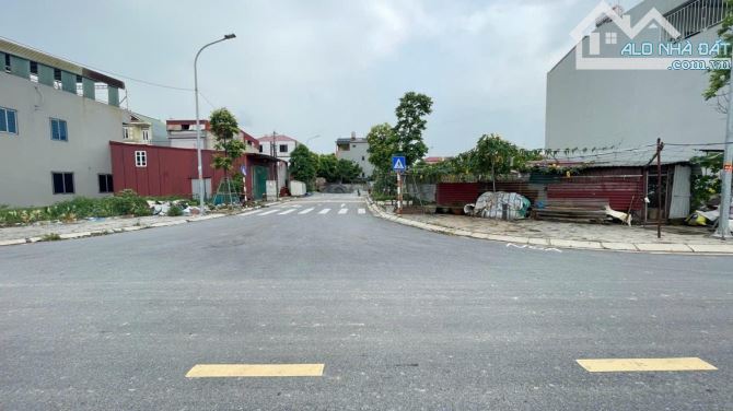 LÔ GÓC ĐẤU GIÁ LỖ KHÊ LIÊN HÀ, VỈA HÈ Ô TÔ TRÁNH - ĐẦU TƯ - KINH DOANH ĐỀU ĐẸP - 1