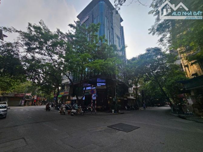 BÁN TÒA BULLDING  10 TẦNG MẶT PHỐ NGUYÊN HỒNG, 2 MẶT PHỐ, DT 120M* MT 17M* GIÁ 105 TỶ - 1