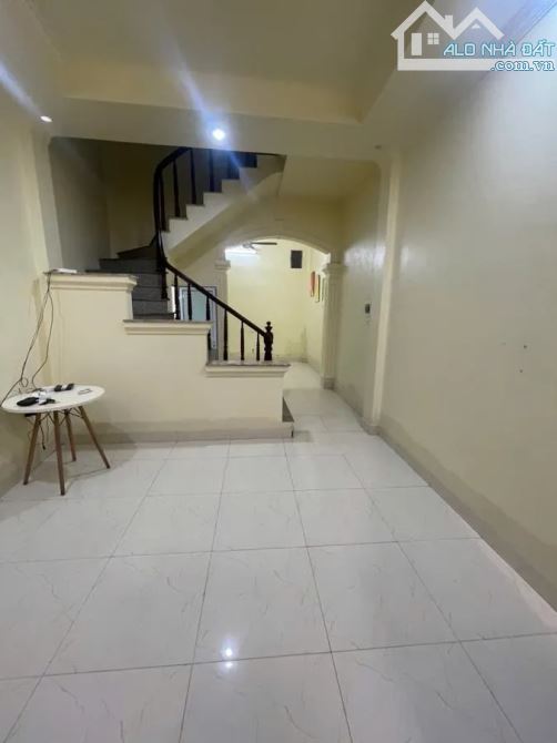 Trung tâm Ngọc Thụy cần tiền bán gấp nhà dân xây 40m 3 tầng chỉ nhỉnh 6 tỷ gần ô tô tránh - 1