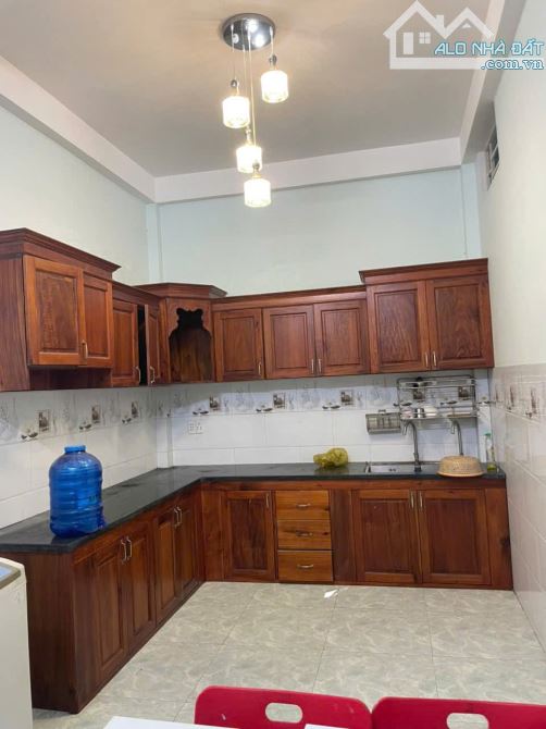Bán nhà trệt lầu xd kiên cố chắc chắn cách đường Huỳnh Văn Lũy chỉ vài chục mét. 2p ngủ - 1