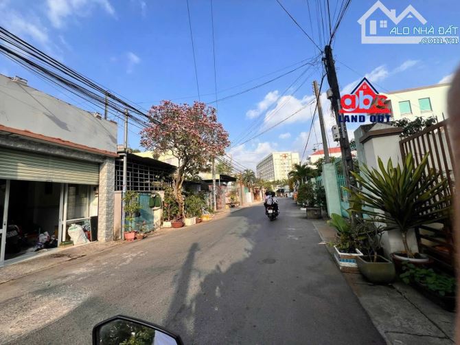 NP281 Chủ ngộp hạ giá 1 tỷ còn 5 tỉ 999 ( giá cũ 7tỉ) 🆘 BÁN ĐẤT tặng CĂN NHÀ CẤP 4 mặt ti - 2