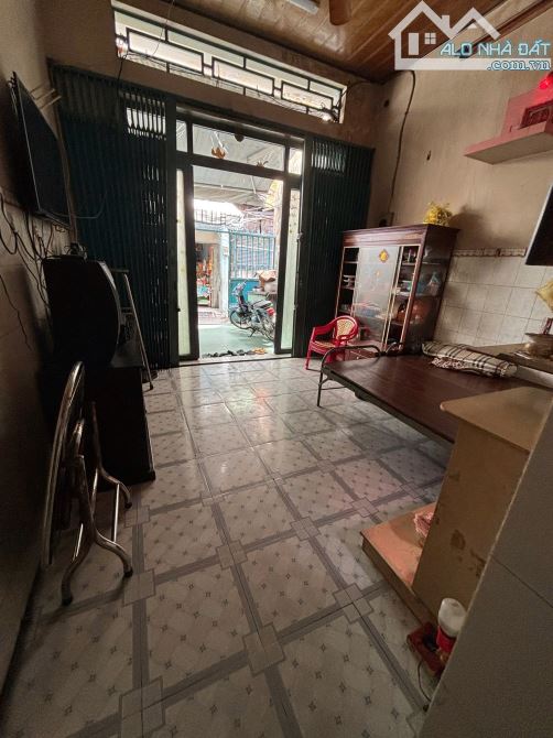 Nhà bán: 6,2 tỷ đường Phan Xích Long. Q 11. DTSD 54m2. 2 tầng. Giá 6,2 tỷ - 2