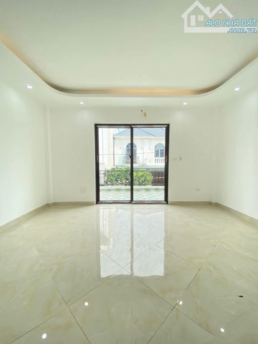 Rất tiềm năng -vị trí ngay Vành Đai 4 chợ dân cư sầm uất - S: 67m2 - 4 tầng - VF3 Vào nhà - 2