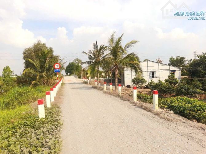 Hàng Vip, 2500m2 đất vườn view kênh chuyển thổ chỉ 1.8 tỷ - 2