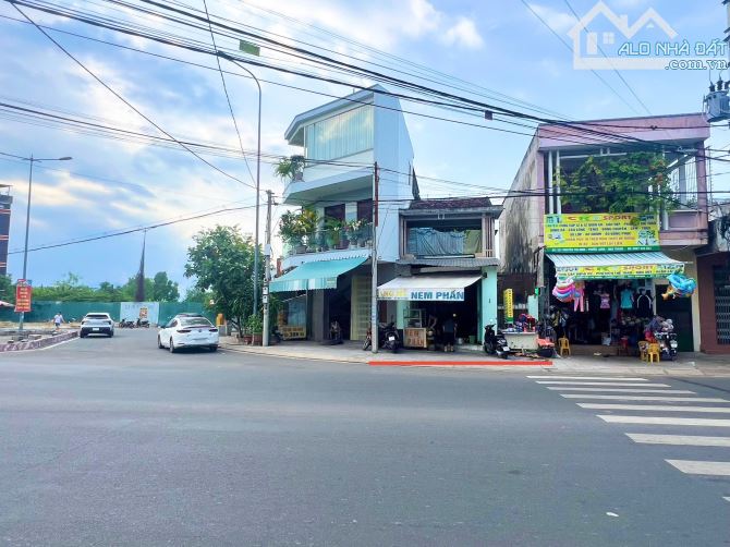 Bán lô đất đường rộng 20m cách biển 800m giá 177 triệu /1m2 tại phường Phước long - 2