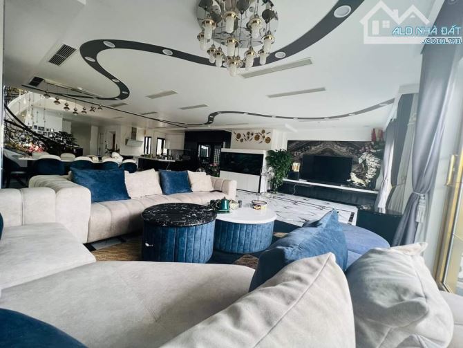 Hoàng Quốc Việt - 240m2 - 10 tầng - cho thuê 4.5 tỷ/năm - 9x tỷ - 2