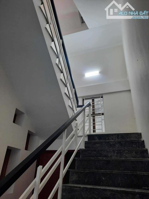 Nhà mới vào ở ngay tại ngã 3 Bắc Lý, vị trí trung tâm, ngõ oto thông - 2