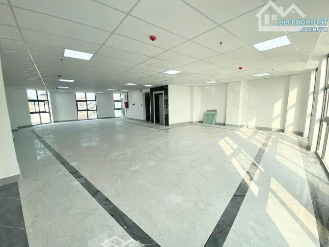 bán toà nhà trung tâm quận 3 dt: 9x28 kc:hầm 8 tầng hdt:250tr/tháng giá:105 tỷ - 2