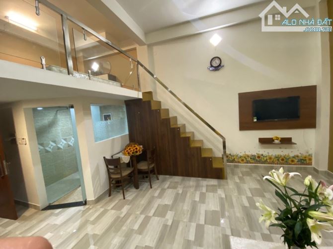 21.5 tỷ thu nhập khủng 75 triệu/tháng đường Nguyễn Đình Khơi, DT: 5 x 18m, 5 lầu Thang máy - 2