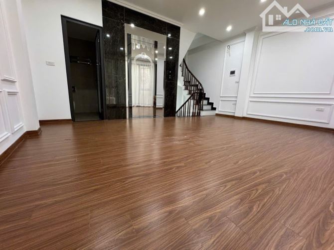 Vị trí đẹp, ngõ thông muôn nơi, ô tô cách 50m, chỉ 200m ra Văn Cao, Liễu Giai, Vạn Bảo - 2