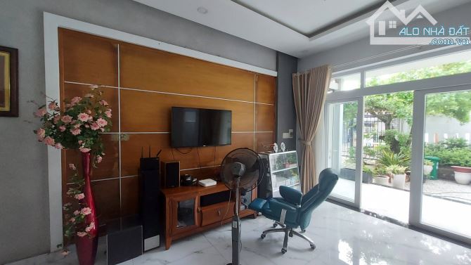 Nhà mặt tiền hẻm xe hơi 50m ra Lê Văn Lương Phước Kiển, 257m2 ngang 9m chỉ 18.2 tỷ - 2