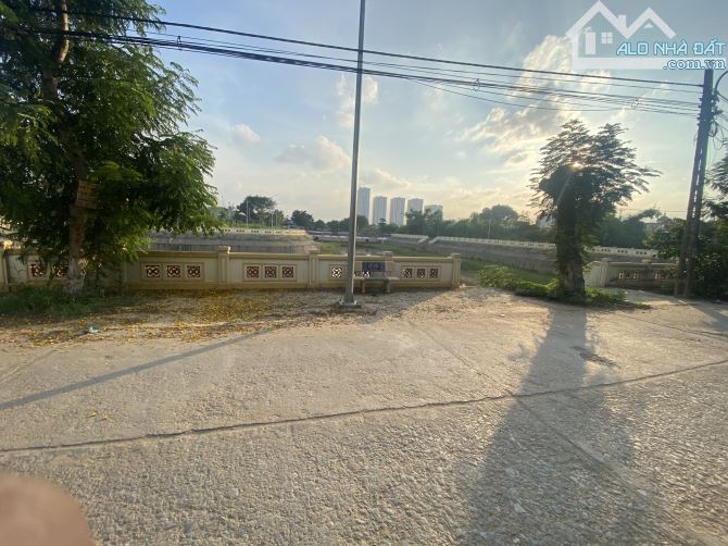 MAI LÂM, CẦU ĐÔNG TRÙ CÁCH 500m, Ô TÔ ĐỖ CỔNG xuýt 50m2, loanh quanh 3 T.Ỷ - 2