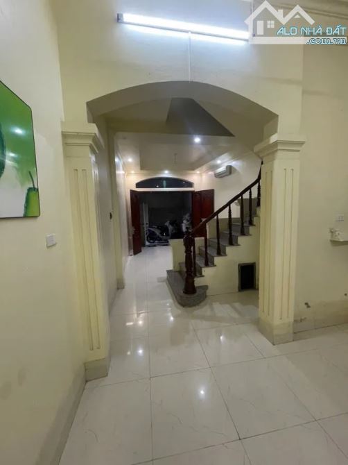 Trung tâm Ngọc Thụy cần tiền bán gấp nhà dân xây 40m 3 tầng chỉ nhỉnh 6 tỷ gần ô tô tránh - 2