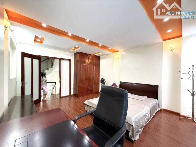 LÔ GÓC 2 THOÁNG - 4 TẦNG 43M2 GIÁ GIẬT MÌNH CHỈ HƠN 6 TỶ - CÁCH PHỐ NGUYỄN TRÃI CHỈ 15+5M - 2