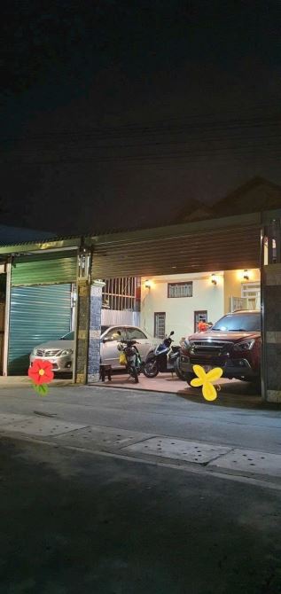Cần bán 1 Bất Động Sản 298m² (Ngang 9m -Dài 38m) được thiết kế GỒM: 1 nhà Cấp 4 phía trước - 2