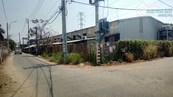 Nhỉnh 9tr/m2. Bán đất tặng nhà xưởng. Vị trí đẹp sát QL1 đường  xe container ra vô. SHR - 3