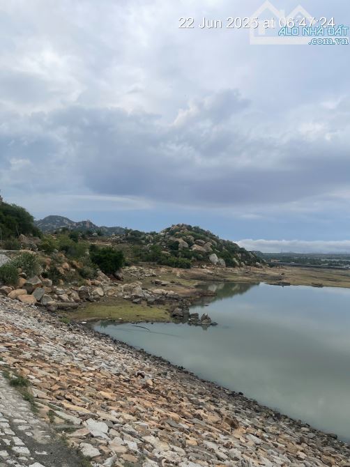 Kẹt tiền bán 6.640m2 giá 2ty9, sổ đỏ gần khu du lịch mũi dinh, ninh phước, ninh thuận - 3