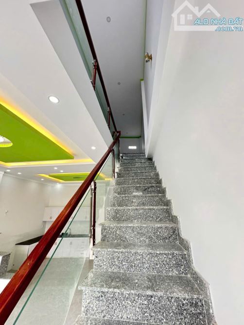 Bán nhà 1 Trệt 1 lầu 65m2 đường ô tô (P. Tân Vạn) chỉ 2,350 tỉ - 3