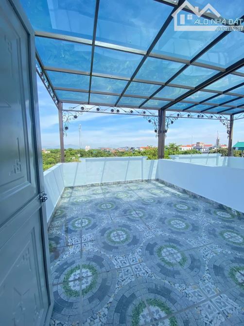 Rất tiềm năng -vị trí ngay Vành Đai 4 chợ dân cư sầm uất - S: 67m2 - 4 tầng - VF3 Vào nhà - 3