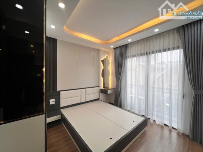BÁN GẤP NHÀ CHÍNH CHỦ PHỐ KIM ĐỒNG - PHÂN LÔ - Ô TÔ ĐỖ CỬA NGÀY ĐÊM - Ở HAY KD ĐỀU ĐỈNH - 3