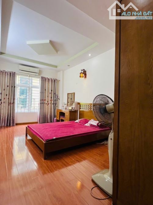 BÁN NHÀ HOÀNG QUỐC VIỆT - CẦU GIẤY - PHÂN LÔ - 2 MẶT Ô TÔ - THIẾT KẾ ĐẸP - 15.9 TỶ - 3