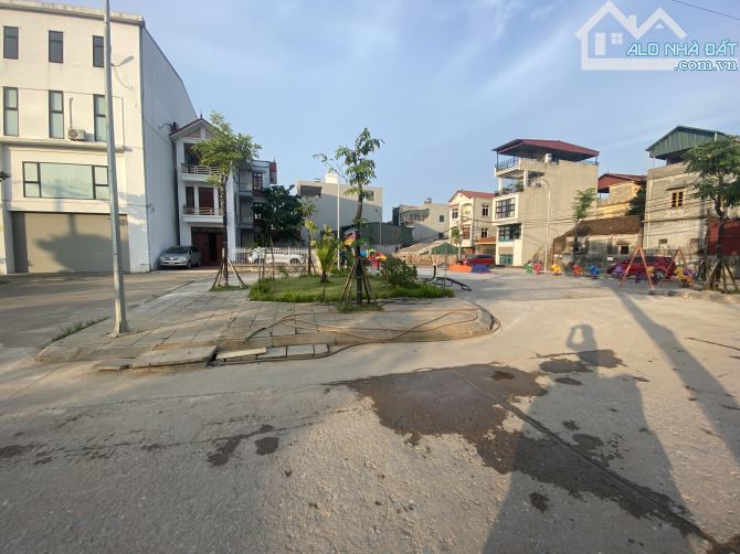 MAI LÂM, CẦU ĐÔNG TRÙ CÁCH 500m, Ô TÔ ĐỖ CỔNG xuýt 50m2, loanh quanh 3 T.Ỷ - 3