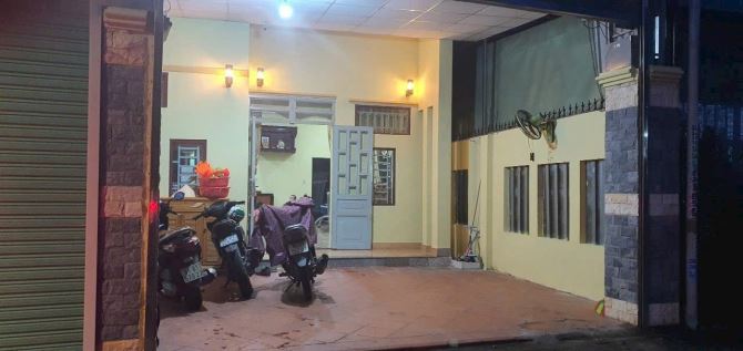 Cần bán 1 Bất Động Sản 298m² (Ngang 9m -Dài 38m) được thiết kế GỒM: 1 nhà Cấp 4 phía trước - 3