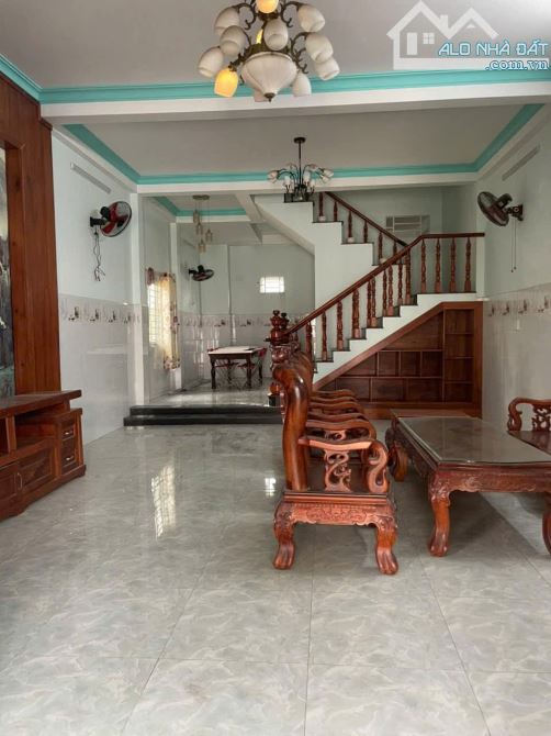 Bán nhà trệt lầu xd kiên cố chắc chắn cách đường Huỳnh Văn Lũy chỉ vài chục mét. 2p ngủ - 3