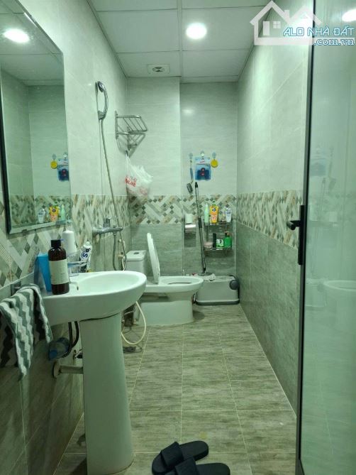 NHÀ ĐẸP PHÂN LÔ Ô TÔ TRÁNH - TRUNG TÂM CẦU GIẤY - HAI THOÁNG TRƯỚC SAU - 4