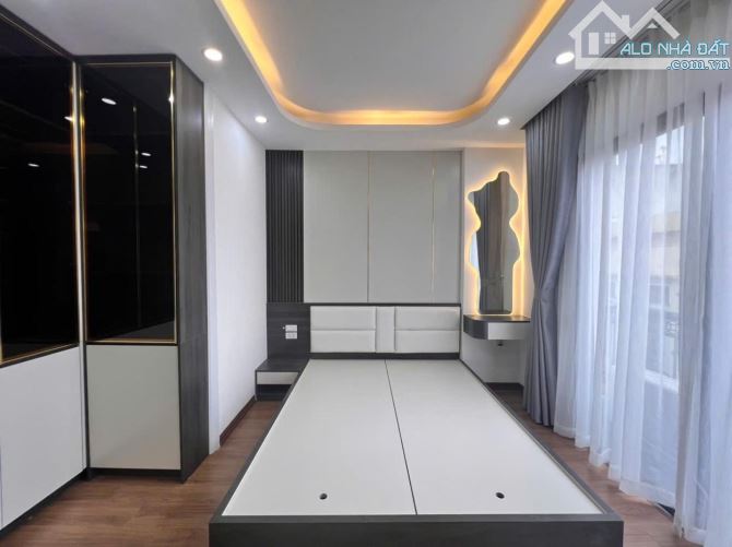BÁN GẤP NHÀ CHÍNH CHỦ PHỐ KIM ĐỒNG - PHÂN LÔ - Ô TÔ ĐỖ CỬA NGÀY ĐÊM - Ở HAY KD ĐỀU ĐỈNH - 4