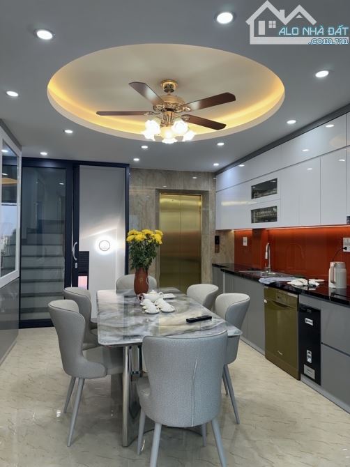 Bán nhà 7 tầng thang máy – nội thất nhập khẩu – gara ô tô – trung tâm Ngọc Thụy, Long Biên - 4