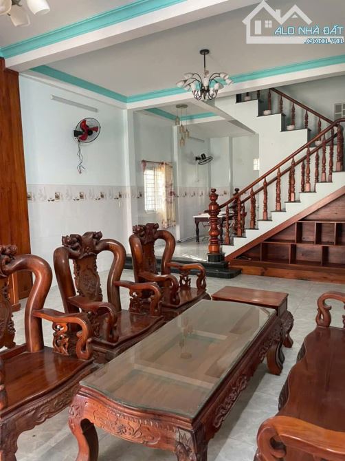 Bán nhà trệt lầu xd kiên cố chắc chắn cách đường Huỳnh Văn Lũy chỉ vài chục mét. 2p ngủ - 4