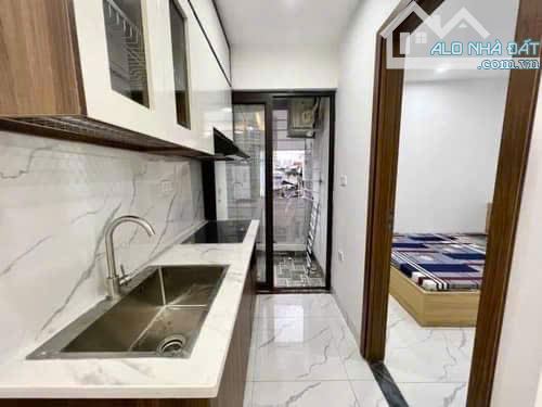 Hoàng Quốc Việt - 240m2 - 10 tầng - cho thuê 4.5 tỷ/năm - 9x tỷ - 5