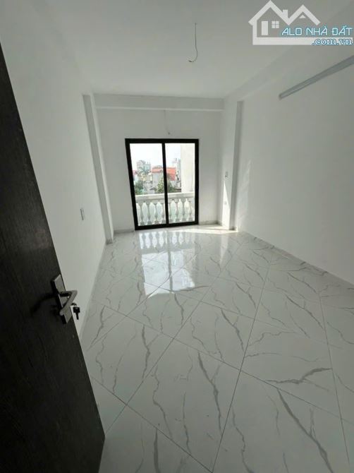 SIÊU HIẾM! NHÀ MỚI 5 TẦNG TẠI ĐẠI CÁT - LIÊN MẠC - 35M2,MT 3,4M - GIÁ 5,8 TỶ - Ô TÔ ĐỖ CỬA - 5