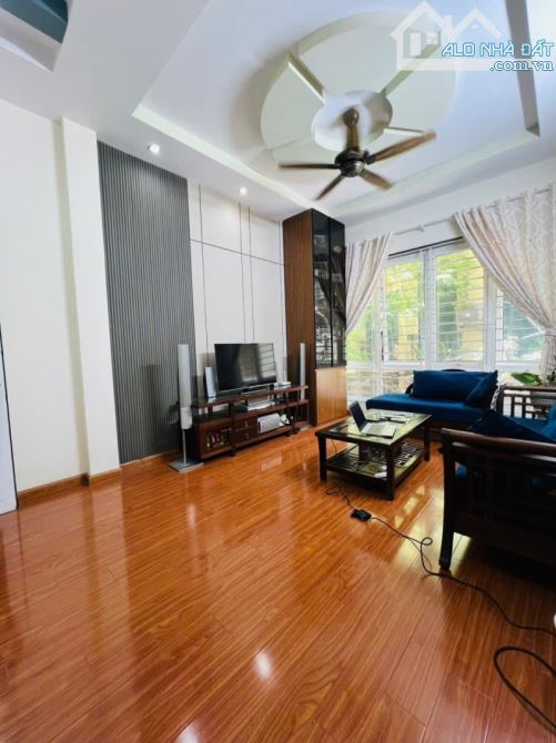 BÁN NHÀ HOÀNG QUỐC VIỆT - CẦU GIẤY - PHÂN LÔ - 2 MẶT Ô TÔ - THIẾT KẾ ĐẸP - 15.9 TỶ - 5