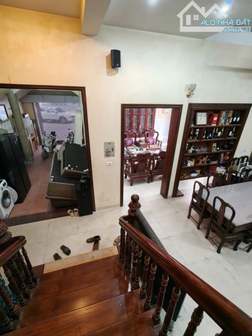 Bán Biệt thự , gần Hồ Đền Lừ - 122m2 -Mặt tiền 9m5 - Giá đầu tư - 5