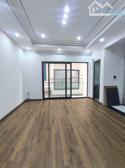 NHỈNH 8 TỶ SIÊU PHẨM NHÀ MỚI TINH 7 TẦNG THANG MÁY Ô TÔ VÀO NHÀ ĐẶNG VŨ HỶ LONG BIÊN - 3