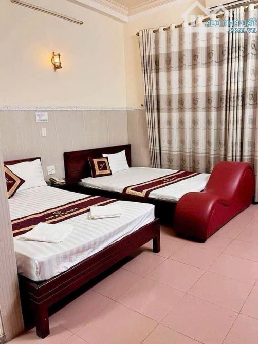 BÁN GẤP KHÁCH SẠN 7 TẦNG MẶT TIỀN HÀ HUY GIÁP - KHU NAM LONG THẠNH LỘC NGANG KHỦNG 9M- THU - 5