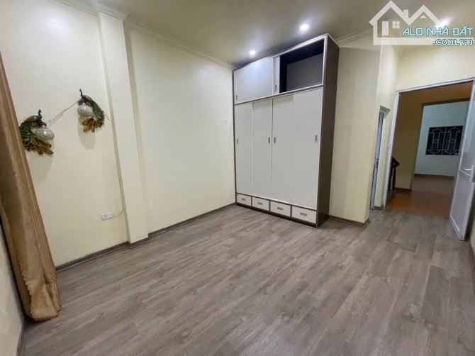 Trung tâm Ngọc Thụy cần tiền bán gấp nhà dân xây 40m 3 tầng chỉ nhỉnh 6 tỷ gần ô tô tránh - 5