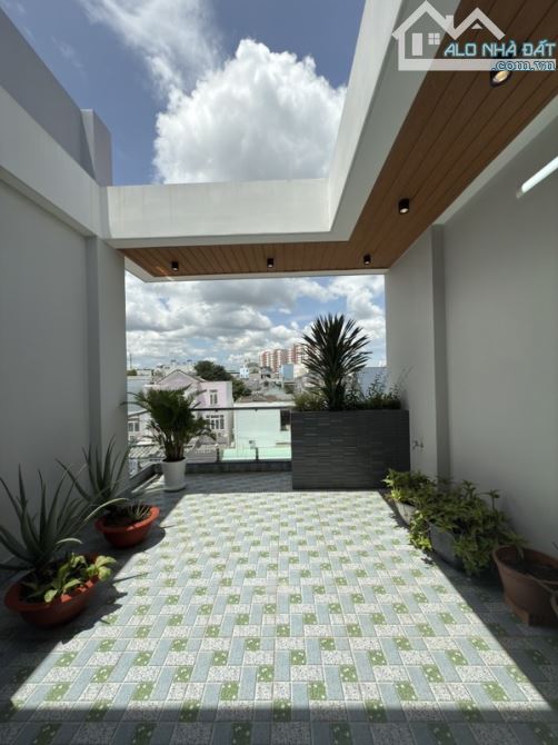 Nhà 4 Tầng Khu Phân Lô đường 16m Nguyễn Oanh, Phường 15, Gò Vấp - Dt 97m2 (4x20) nở hậu 5m - 5