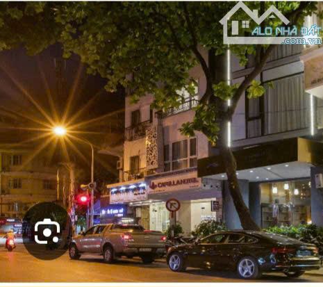 BÁN KHÁCH SẠN 15 tầng, CẠNH BỜ HỒ, 305m, 750 tỷ