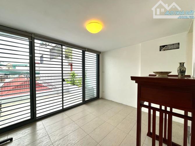 BÁN NHÀ LÔ GÓC BỒ ĐỀ LONG BIÊN 6 TỶ 35m, 5 TẦNG ,MT 4m Ô TÔ KINH DOANH SÁT HỒ 1 - 6