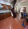 Cho thuê nhà Nghĩa Đô – Cầu Giấy DT 85m x 4 tầng, lô góc, ôtô đỗ giá thuê 32tr/th